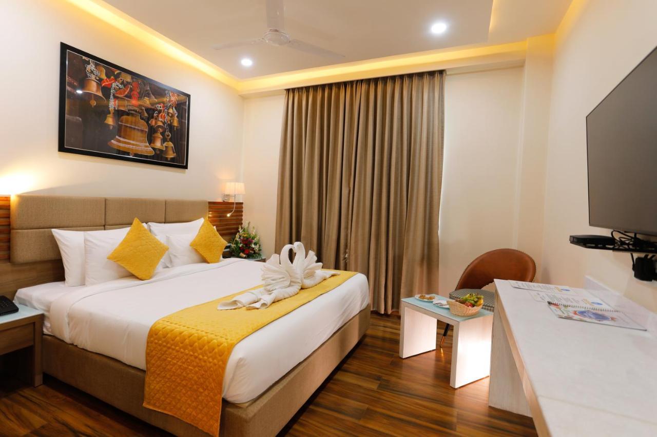 Dolphin Grand Hotel 4*