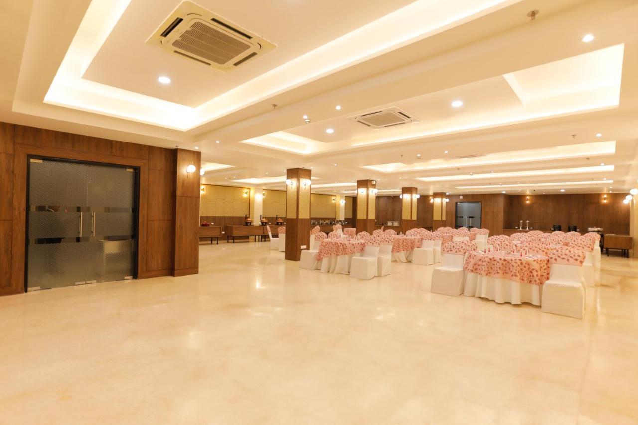 Dolphin Grand 4*