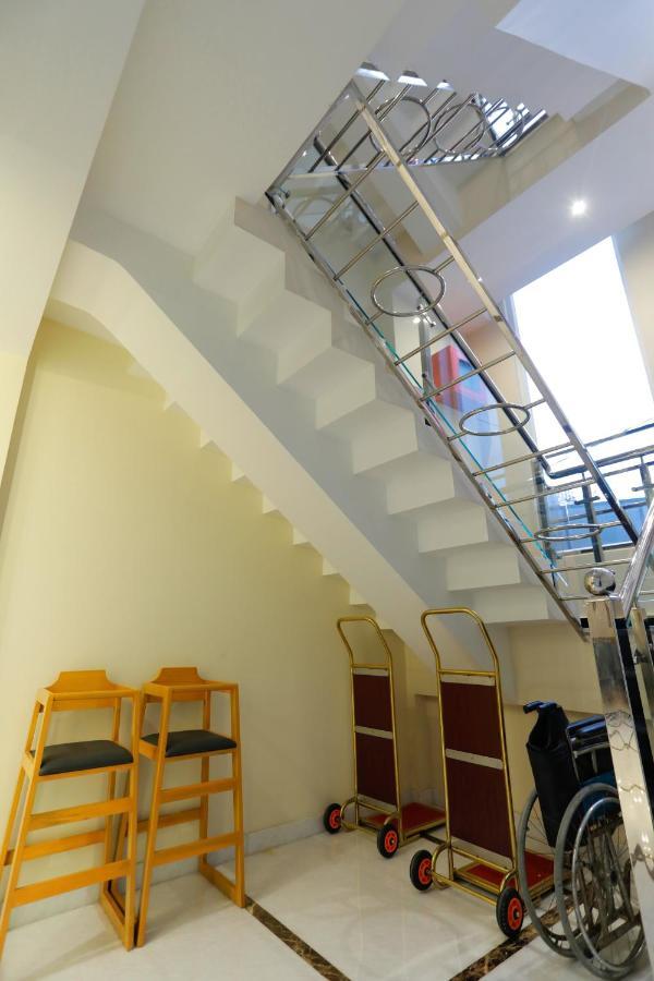 Hotel Dolphin Grand Varanasi