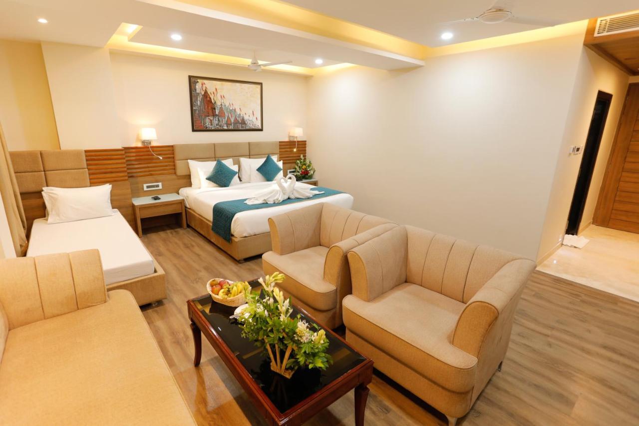 Dolphin Grand 4*