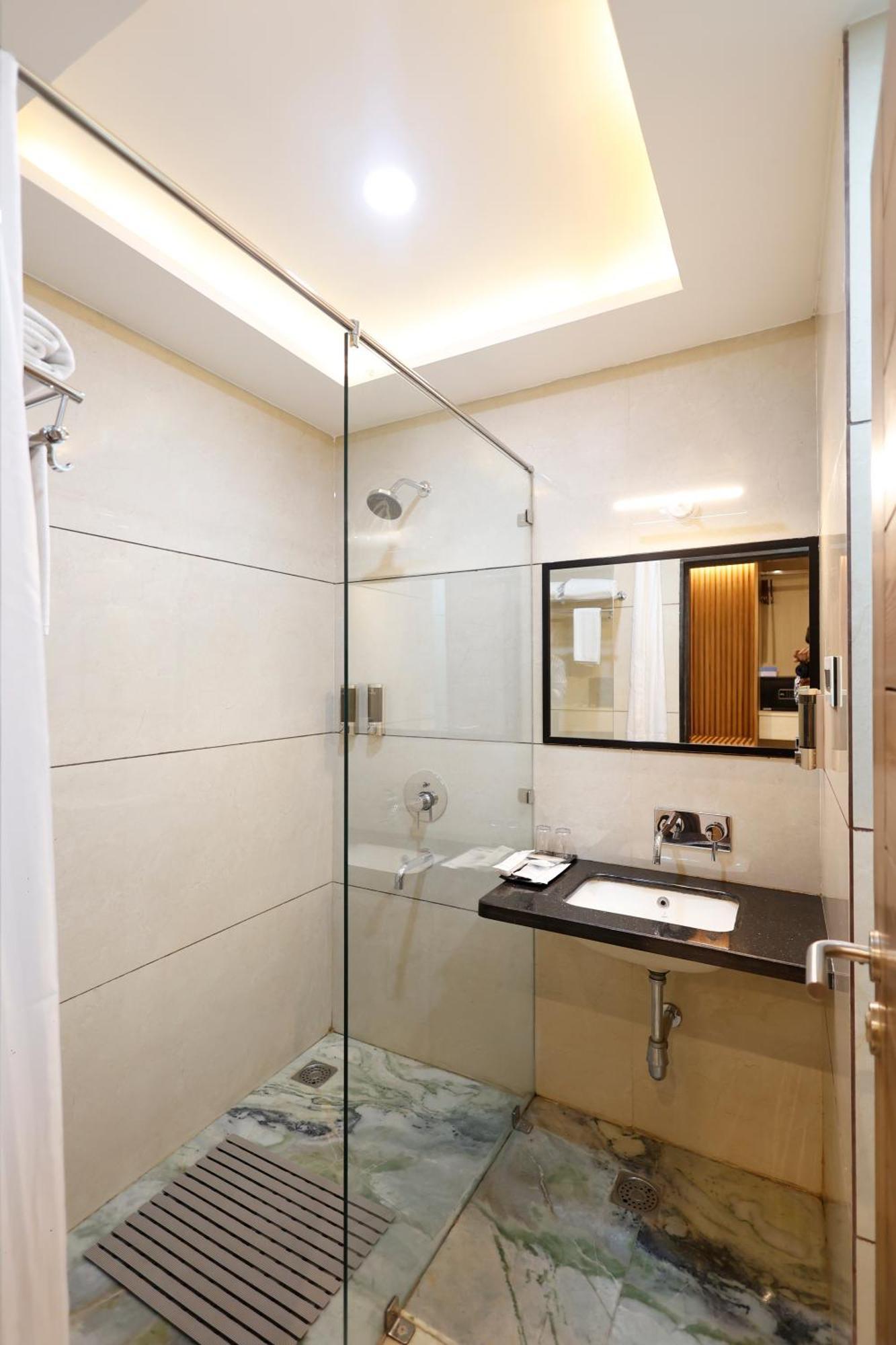 Hotel Dolphin Grand Varanasi
